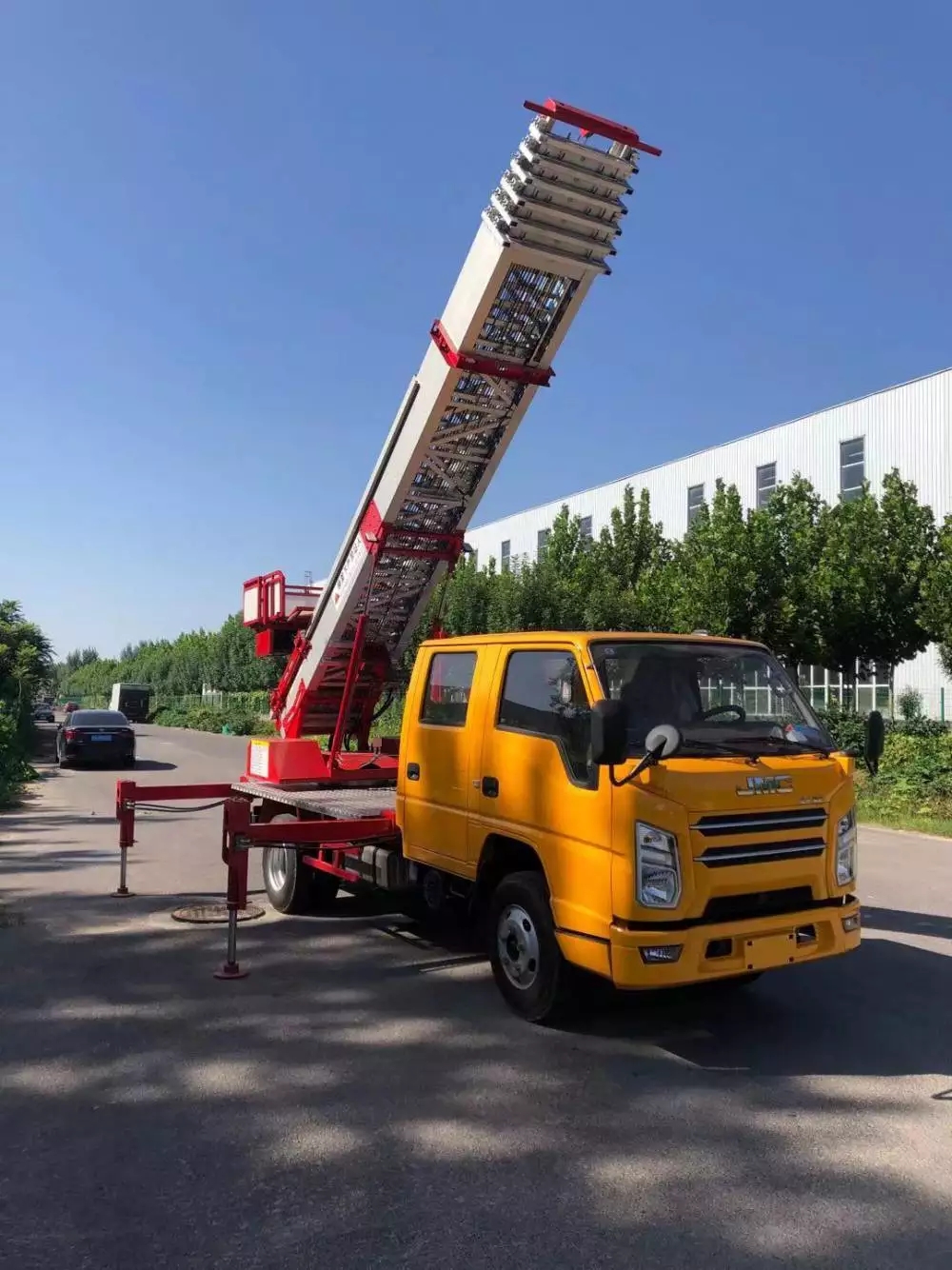 淮安附近的云梯车出租服务:轻松解决高空作业需求